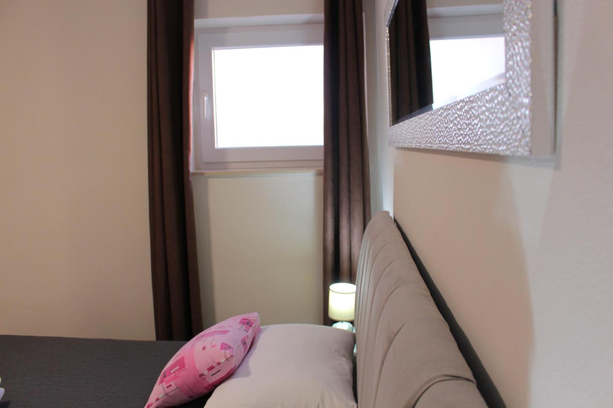 King Apartments นิน ภายนอก รูปภาพ